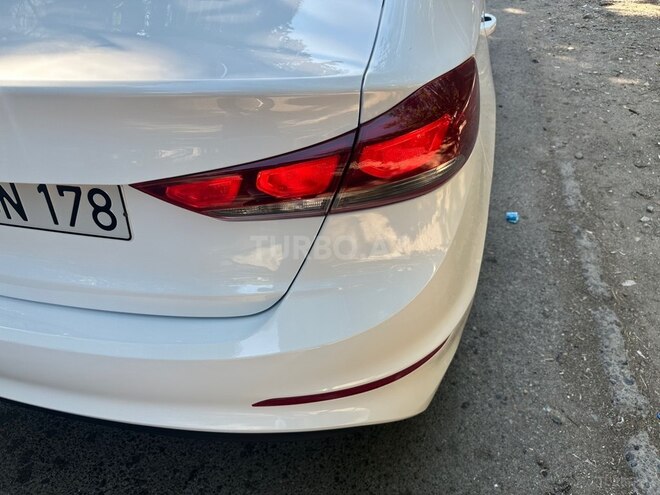 Hyundai Elantra-6