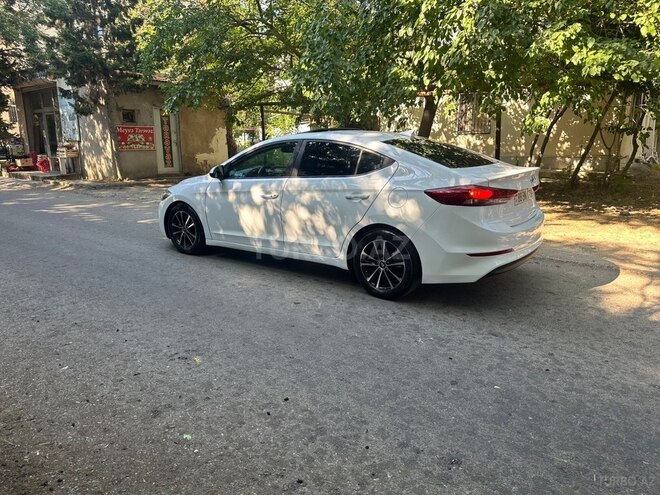 Hyundai Elantra-10