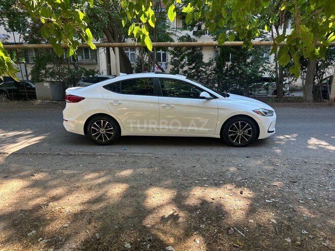Hyundai Elantra-8