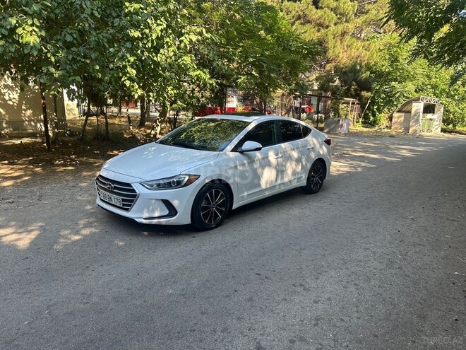 Hyundai Elantra-12