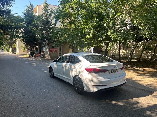 Hyundai Elantra-14