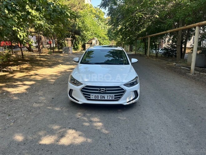 Hyundai Elantra-11