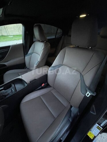 Lexus ES 300h-8