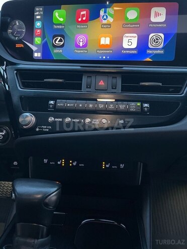 Lexus ES 300h-11