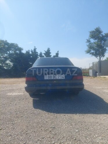 Mercedes 220 E-2