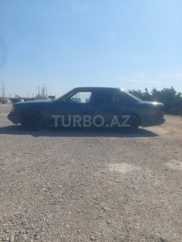 Mercedes 220 E-6