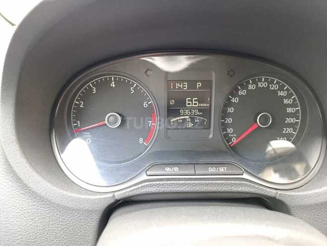 Volkswagen Polo-9