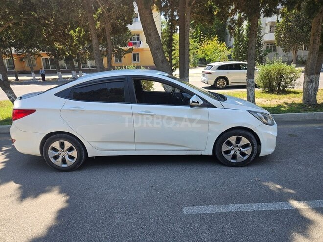 Hyundai Accent-5