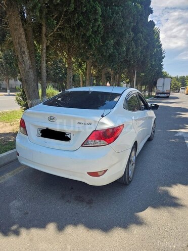 Hyundai Accent-6