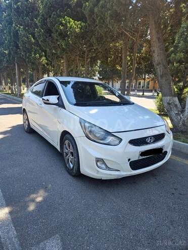 Hyundai Accent-1