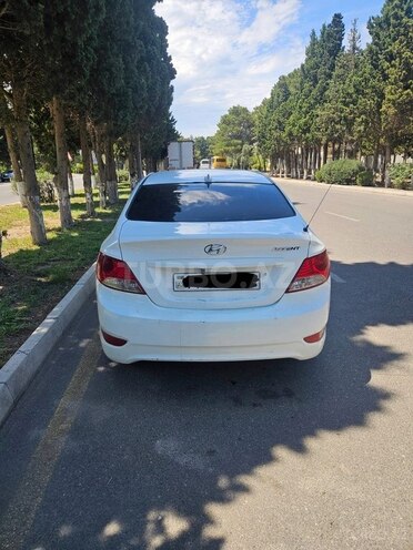 Hyundai Accent-4