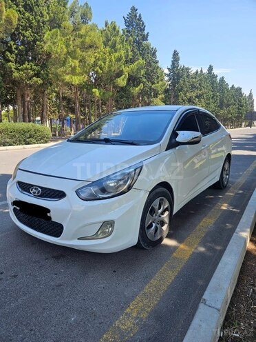 Hyundai Accent-2