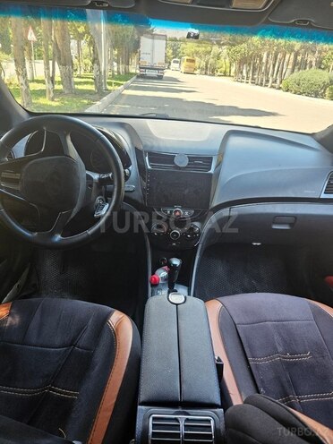 Hyundai Accent-7