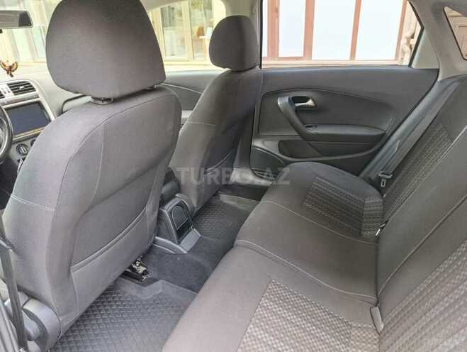 Volkswagen Polo-12