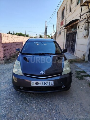 Toyota Prius-12