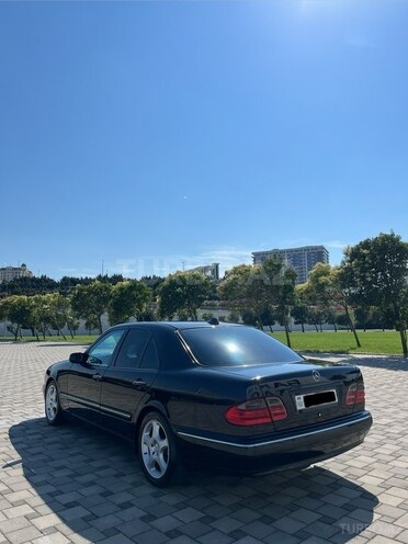 Mercedes E 240-2
