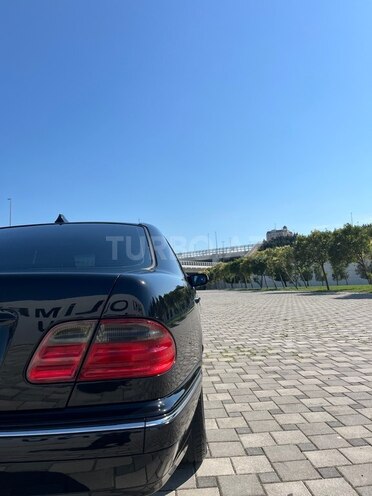 Mercedes E 240-10