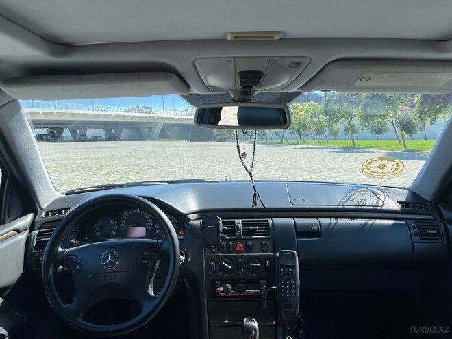 Mercedes E 240-12