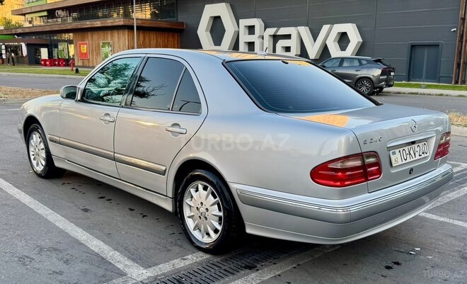 Mercedes E 240-5