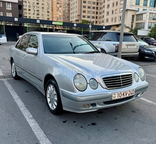 Mercedes E 240-3