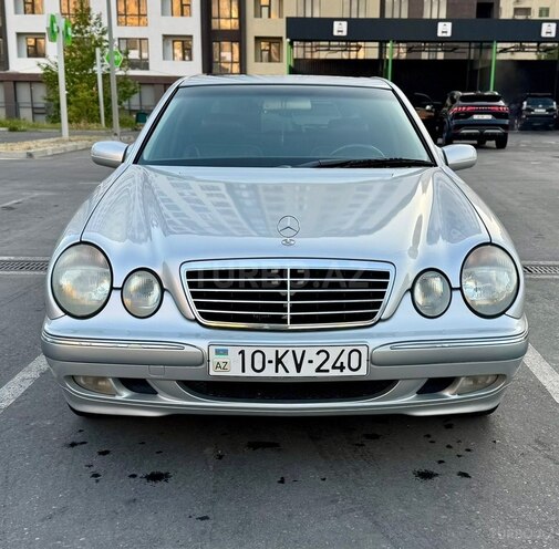 Mercedes E 240-1