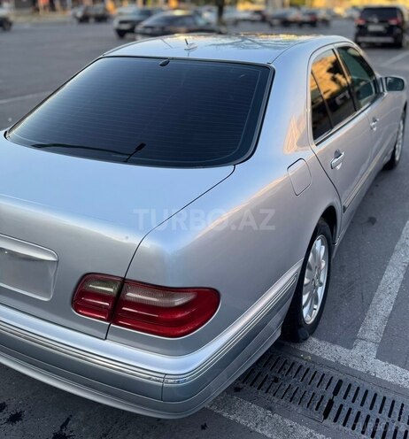 Mercedes E 240-8