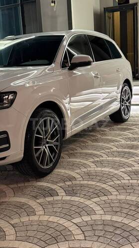 Audi Q7-7