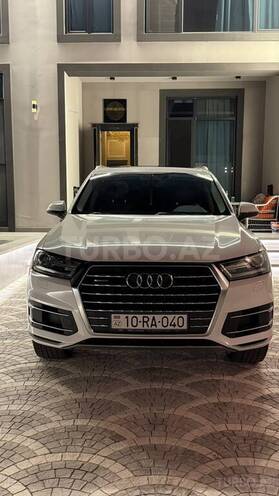 Audi Q7-1