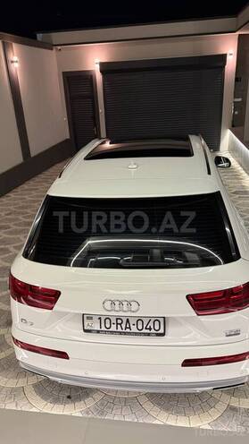 Audi Q7-5