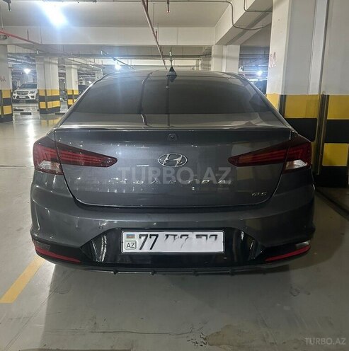 Hyundai Elantra-2