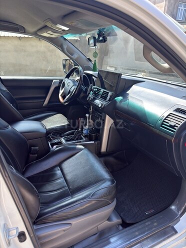 Toyota Land Cruiser Prado-8