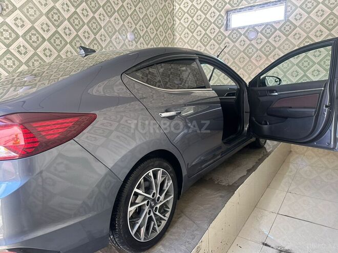 Hyundai Elantra-4