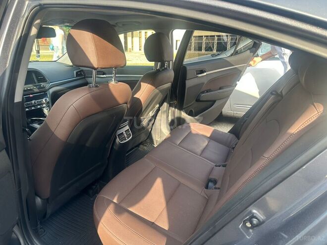 Hyundai Elantra-10