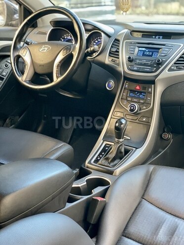 Hyundai Avante-15