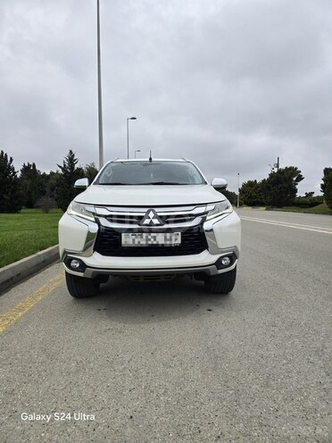 Mitsubishi Pajero Sport-1