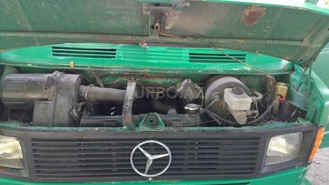 Mercedes 208 D-5