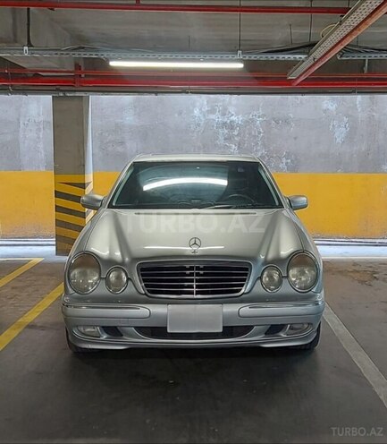 Mercedes E 240-1