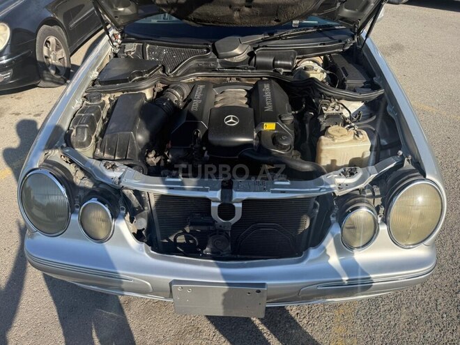 Mercedes E 240-11
