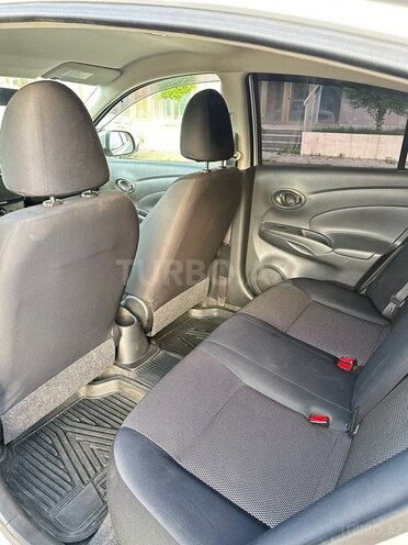 Nissan Sunny-12