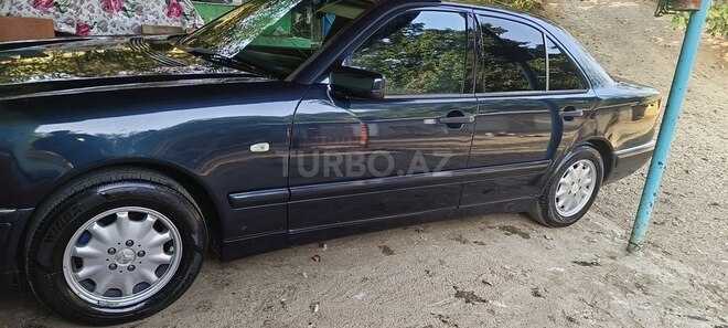 Mercedes E 200-2