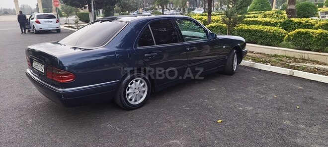 Mercedes E 200-4