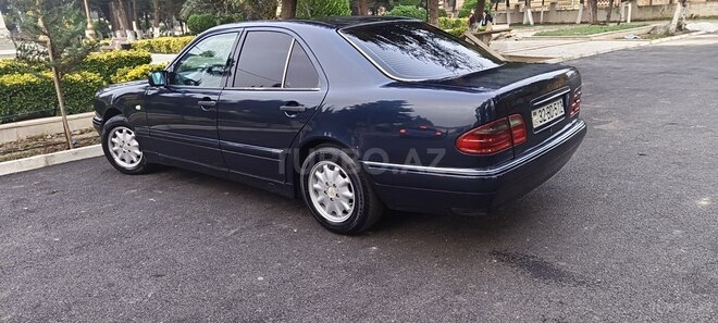 Mercedes E 200-5