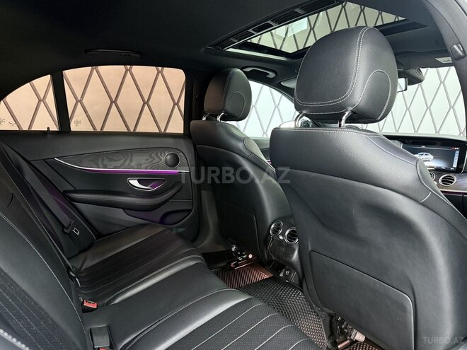 Mercedes E 300-11