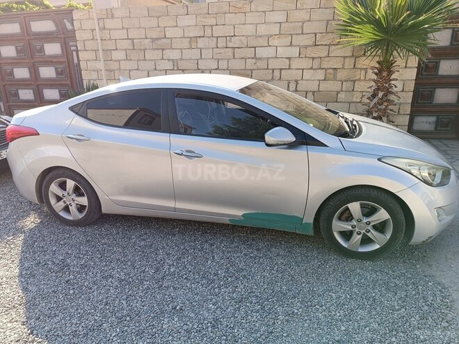 Hyundai Avante-9