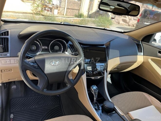 Hyundai Sonata-6
