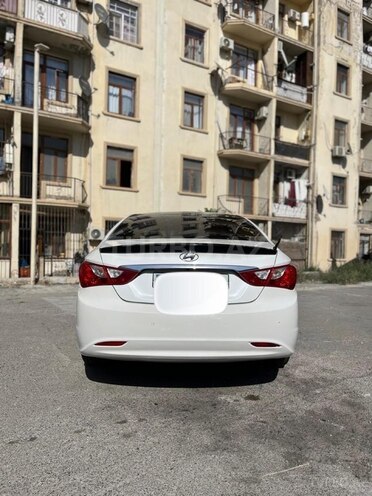 Hyundai Sonata-2