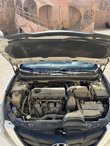 Hyundai Sonata-11