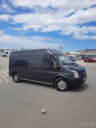 Ford Transit-9