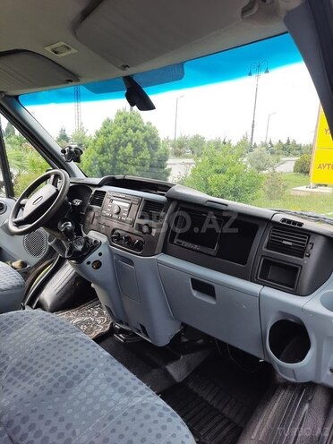 Ford Transit-4