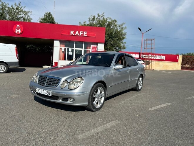 Mercedes E 240 4MATIC-3
